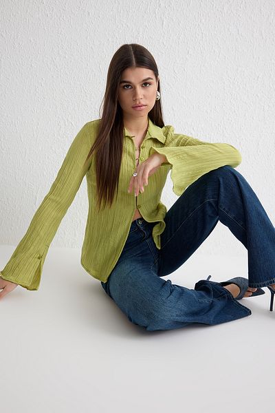 Trendyol Collection Khaki textúrájú, derékhoz illeszkedő szőtt ing TWOSS24GO00002