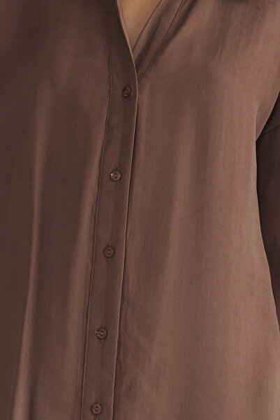 Trendyol Collection Hnědé hladké midi tkané šaty TWOSS25EL00001