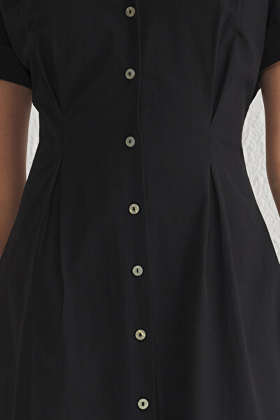 Trendyol Collection Černé košilové šaty Midi Woven s otvorem v pase Twoss24El00052