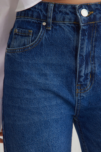 Trendyol Collection Sötétkék, magas derekú, széles lábú farmernadrág TWOSS25JE00065