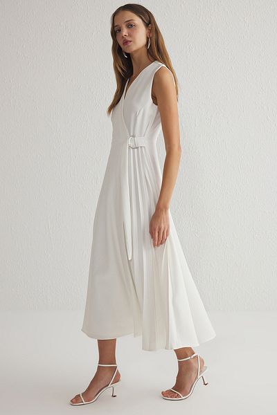 Trendyol Collection Ecru-Rock, plissiertes Midi-Webkleid mit Accessoire-Detail an der Taille TWOSS25EL00143