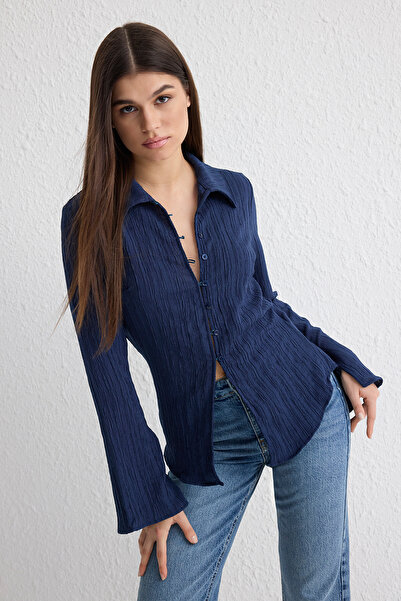 Trendyol Collection Tkaná košile Twoss24Go00002 s texturou v tmavě modrém pase