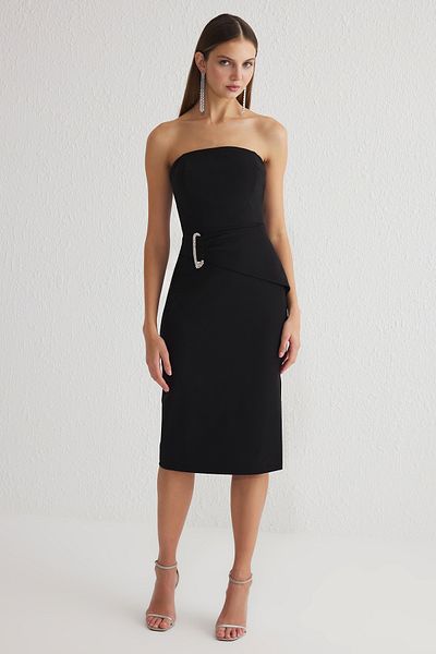 Trendyol Collection Schwarzes, figurbetontes, trägerloses, gewebtes Midikleid TPRSS25EL00127