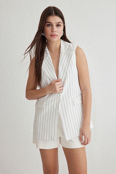 Trendyol Collection Weiße, übergroße, lange, gestreifte Weste mit Jackenkragen TWOSS25YE00027
