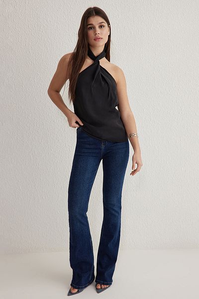 Trendyol Collection Schwarze Modal-Neckholder-Neckholder-Webbluse TWOSS25BZ00247