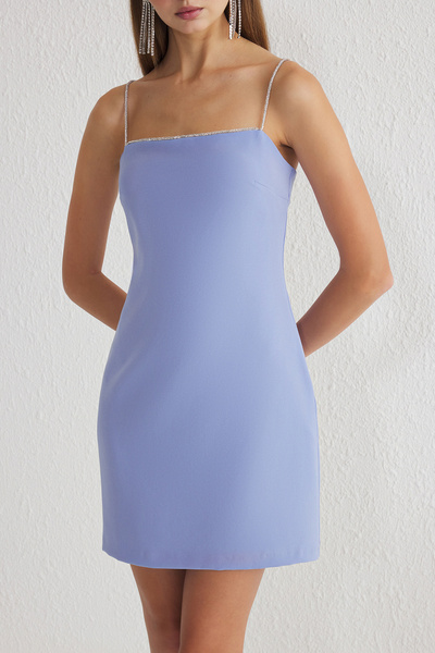 Trendyol Collection Světle modré krátké večerní šaty s kamennými doplňky Noční maturitní šaty TPRSS25EL00167