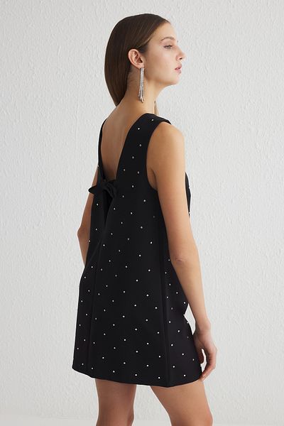 Trendyol Collection Schwarzes, glänzendes, mit Steinen bedrucktes Super-Minikleid TPRAW25EL00192