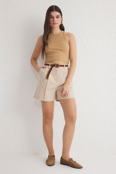 Trendyol Collection Béžová bavlna s páskem, délka ke kolenům, městské šortky a bermudy Twoss25Sr00034