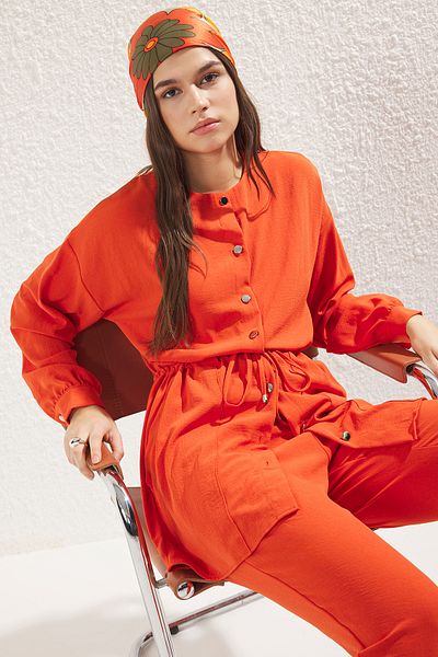 Trendyol Modest Ziegelfarbenes, gewebtes Hemd- und Hosen-Set – TCTSS21AU0237