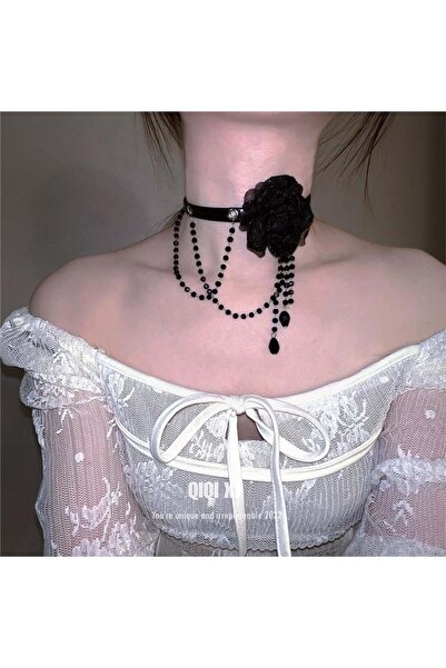 Pelin Aksesuar قلادة متدلية على شكل وردة سوداء