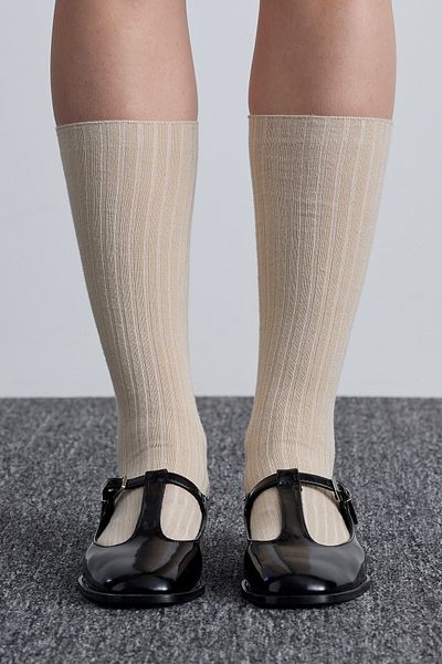 Manuka Beigefarbene, gerippte lange Socken