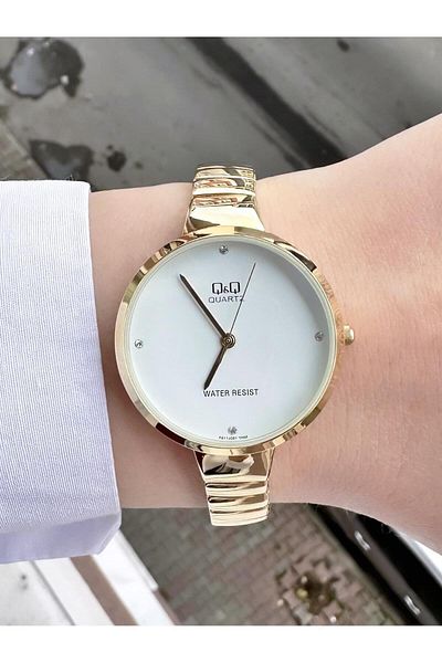 Q&Q Women's Metal Band Wristwatch