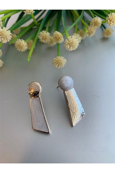 Pelin Aksesuar Cream Gold Asymmetric Earrings