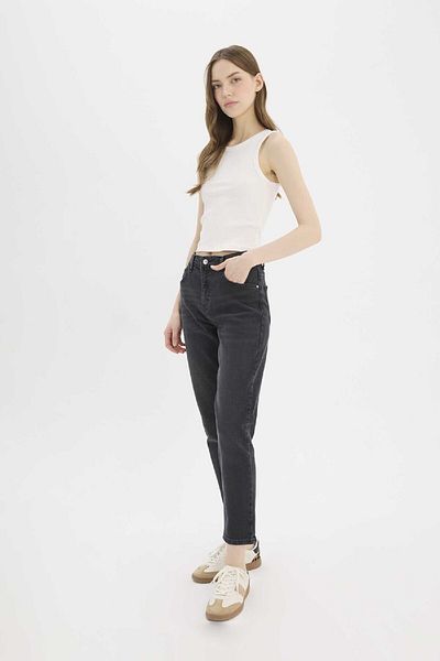 DeFacto Lina Comfort Mom – Jeans mit geradem Bein, Schneewäsche, Hose mit normaler Taille D7944AX25SP