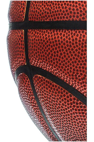 SPALDING Basketball Size 7 – Indoor/outdoor, Enhanced Grip, Moisture-resistant