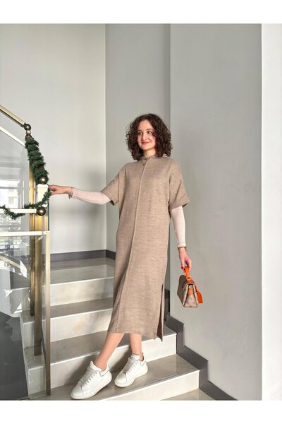 Butik Коротке плаття з капюшоном і рукавами-крилами