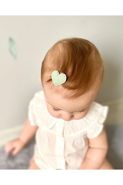 Sahici Anne مشبك أطفال بدون شعر على شكل قلب أخضر، 3 سم
