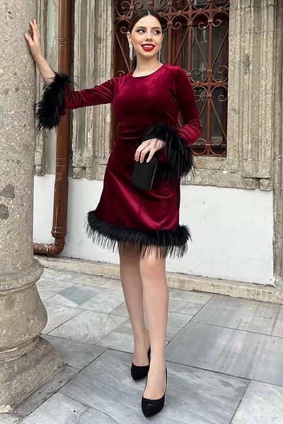 GÜLSELİ Γυναικείο μίνι φόρεμα με λεπτομέρεια μπορντό με πούπουλα