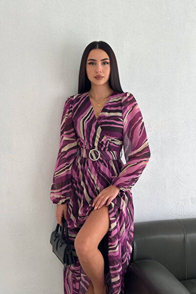 Neşeli Butik فستان نسائي من الشيفون ذو طية صدر مزدوجة ومطوي بطيات NBK30292