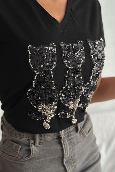 FEMELLE Tricou negru de damă, cu decolteu în V, cu paiete de pisică, brodat 100% bumbac