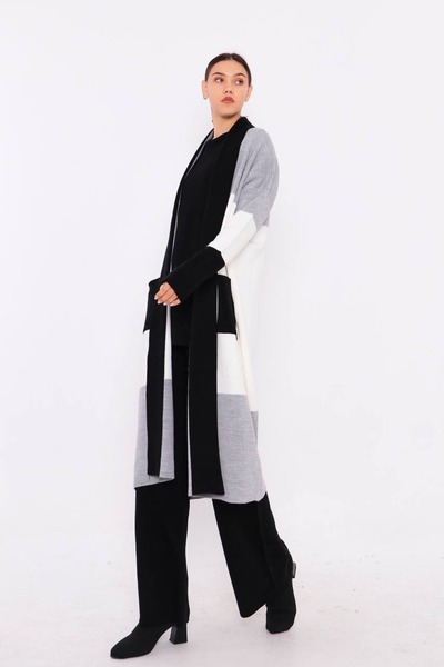 02Lady Fashion 3-Piece Knitwear Set with Pocket Detail, Cardigan and Trousers