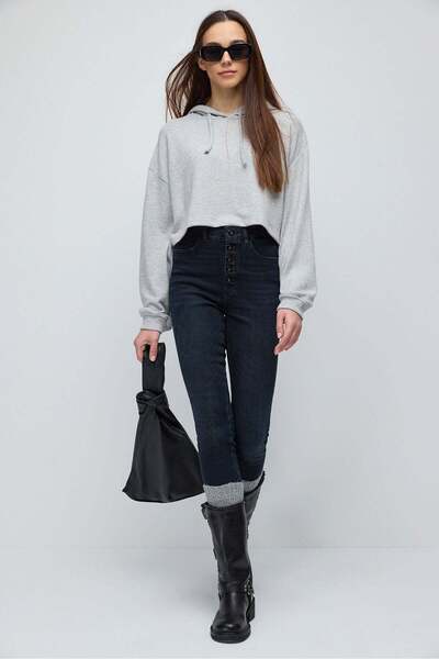 No Matter What Weiches, kurzes Kapuzentop aus Strickstoff