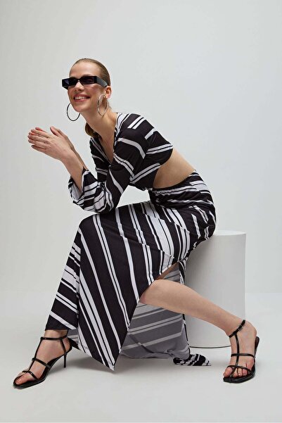 No Matter What Gemustertes Maxikleid mit tiefem Schlitz 01163