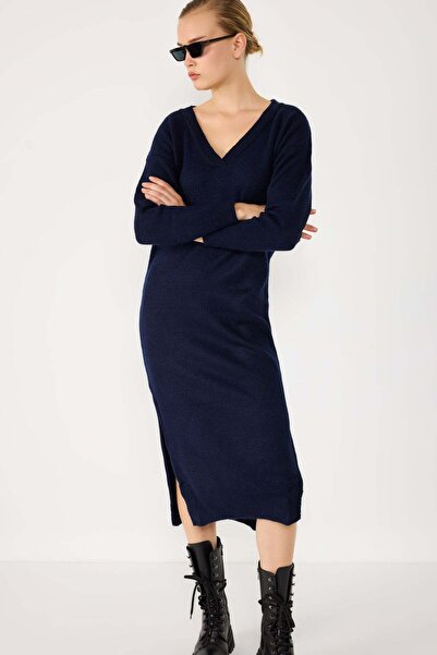 No Matter What Langärmeliges Strickkleid in Midi-Länge