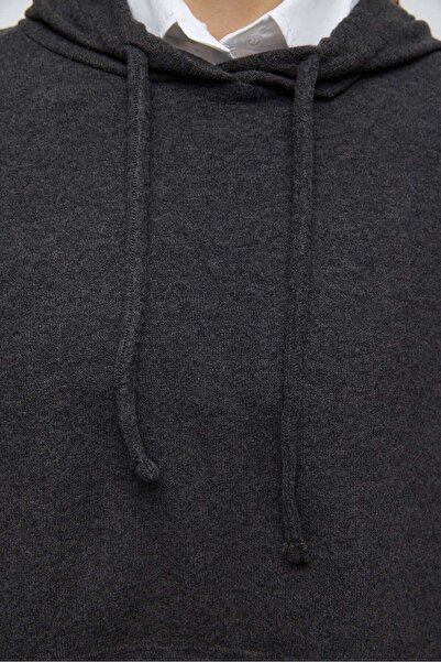 No Matter What Weiches, kurzes Kapuzentop aus Strickstoff