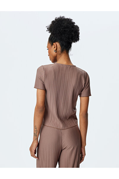 Koton Pohodlné skládané tričko s krátkým rukávem a výstřihem