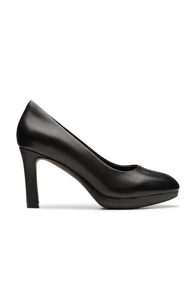 CLARKS حذاء رسمي نسائي من Pavona Court باللون الأسود