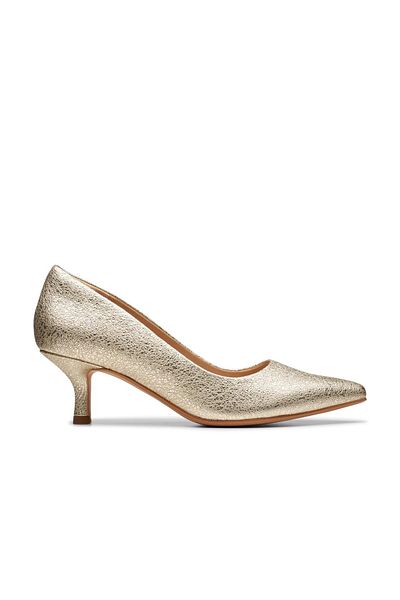 CLARKS حذاء رسمي نسائي باللون الذهبي من Violet55 Rae