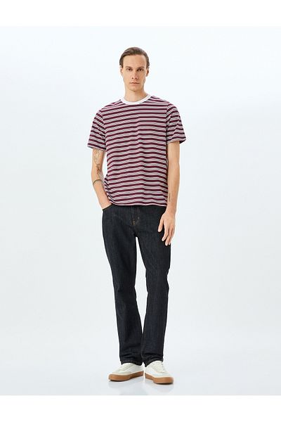 Koton Kurzärmliges, gestreiftes T-Shirt aus Baumwolle mit normaler Passform und Rundhalsausschnitt