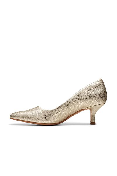 CLARKS حذاء رسمي نسائي باللون الذهبي من Violet55 Rae