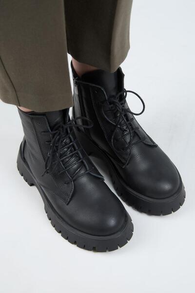 Manijero (Viyan) Kadın Hakiki Deri Bağcıklı İçten Fermuarlı Siyah Bot