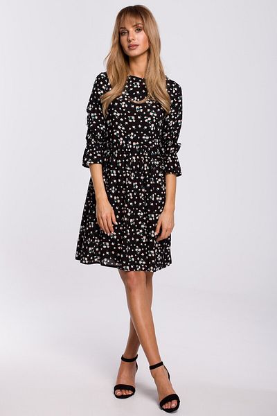 Made of Emotion This simple summer dress has original sleeves with frilled hem and gathered waist.