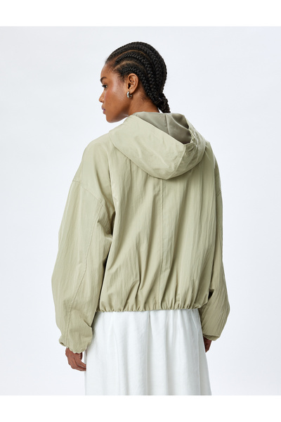 Koton Bequeme, mit Kapuze gefütterte Windjacke mit Reißverschluss und Taschen