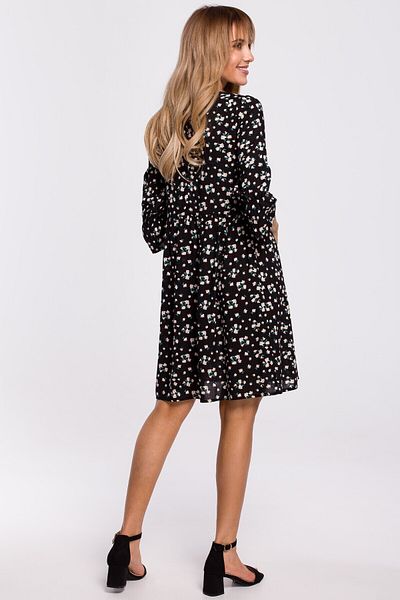 Made of Emotion This simple summer dress has original sleeves with frilled hem and gathered waist.
