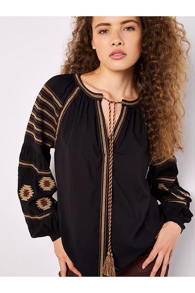 Apricot Bluse mit Quastenstickerei