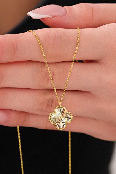 AcestesDesign Yonca Şans Model Şık ve Zarif Tasarım Lazer Kalem İşlemeli Altın Kaplama 925 Ayar Gümüş Kolye