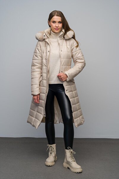 Olcay Καπιτονέ παλτό με αποσπώμενη γούνινη λεπτομέρεια στο γιακά και το κουκούλα, με φερμουάρ, σε χρώμα πέτρα