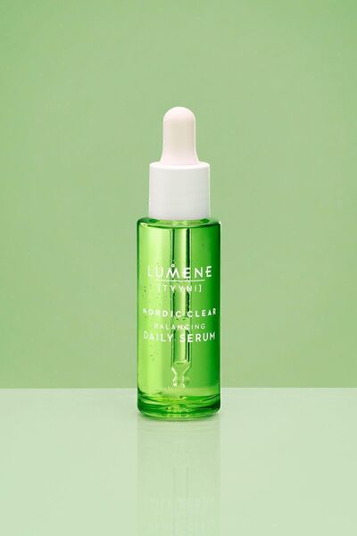 LUMENE Sebum Dengeleyici Günlük Serum 30 ml – Yağ Kontrolü, Gözenek Sıkılaştırıcı, Mat Görünüm