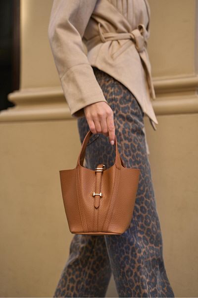 Madamra Hellbrauner Damen-Korb mit Schlosszubehör