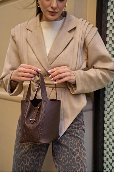 Madamra Brown Women's Basket with Lock Accessories