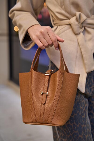 Madamra Tan Women's Basket with Lock Accessories