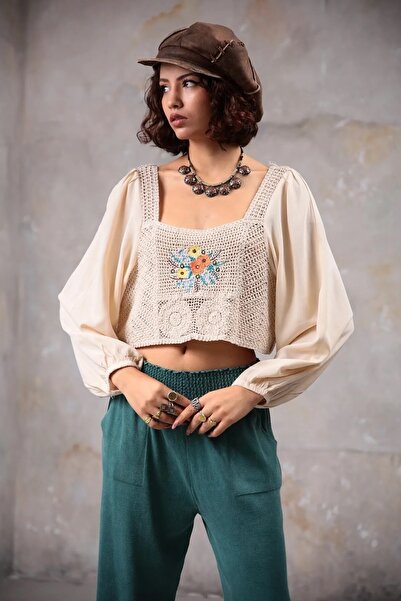 Namaste Vintage Krem renk kolları şifon kare yakalı bohem nakışlı bluz