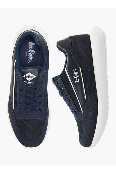 Lee Cooper حذاء رياضي رجالي برباط ومطبوع عليه شعار