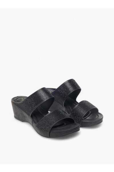 Flora Bella by Shoexpress صندل Flora Bella سهل الارتداء ومزين بكعب إسفيني