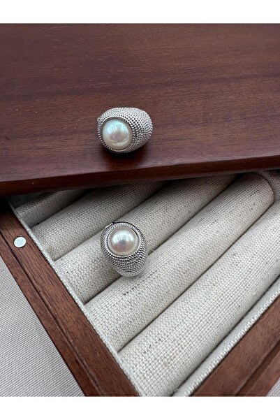 Jerie Mini Tırtık Plaka Topçuk İnci Detay Küpe