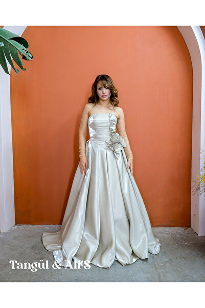 Tangül&Ali'S Moda Evi Çiçek Detaylı Straplez Bej Uzun Elbise